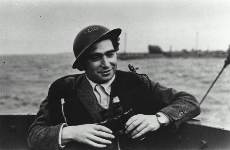 Vue_1_-_Angleterre._Robert_CAPA.jpg