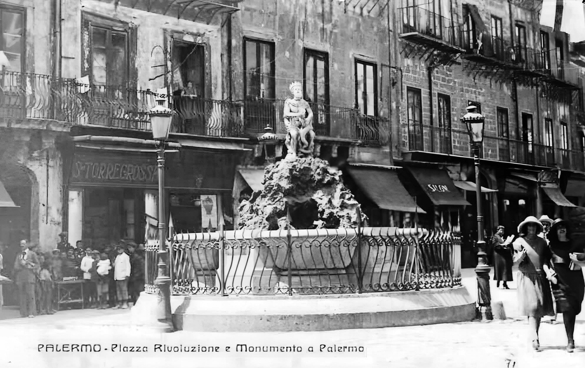 Palermo, Piazza Rivoluzione e la fontana del Genio