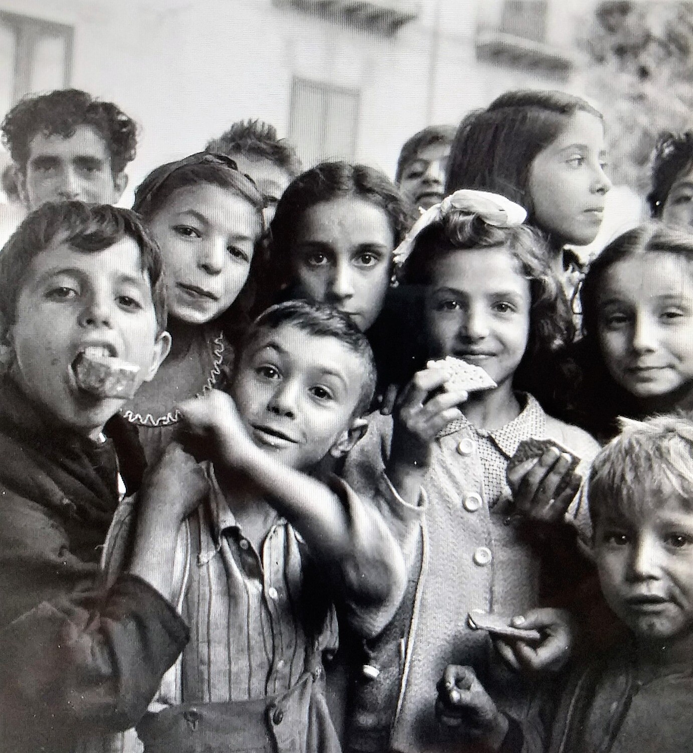 Bambini palermitani nel 1943 dopo lo sbarco degli alleati, foto di J. R. Wharton Eyerman