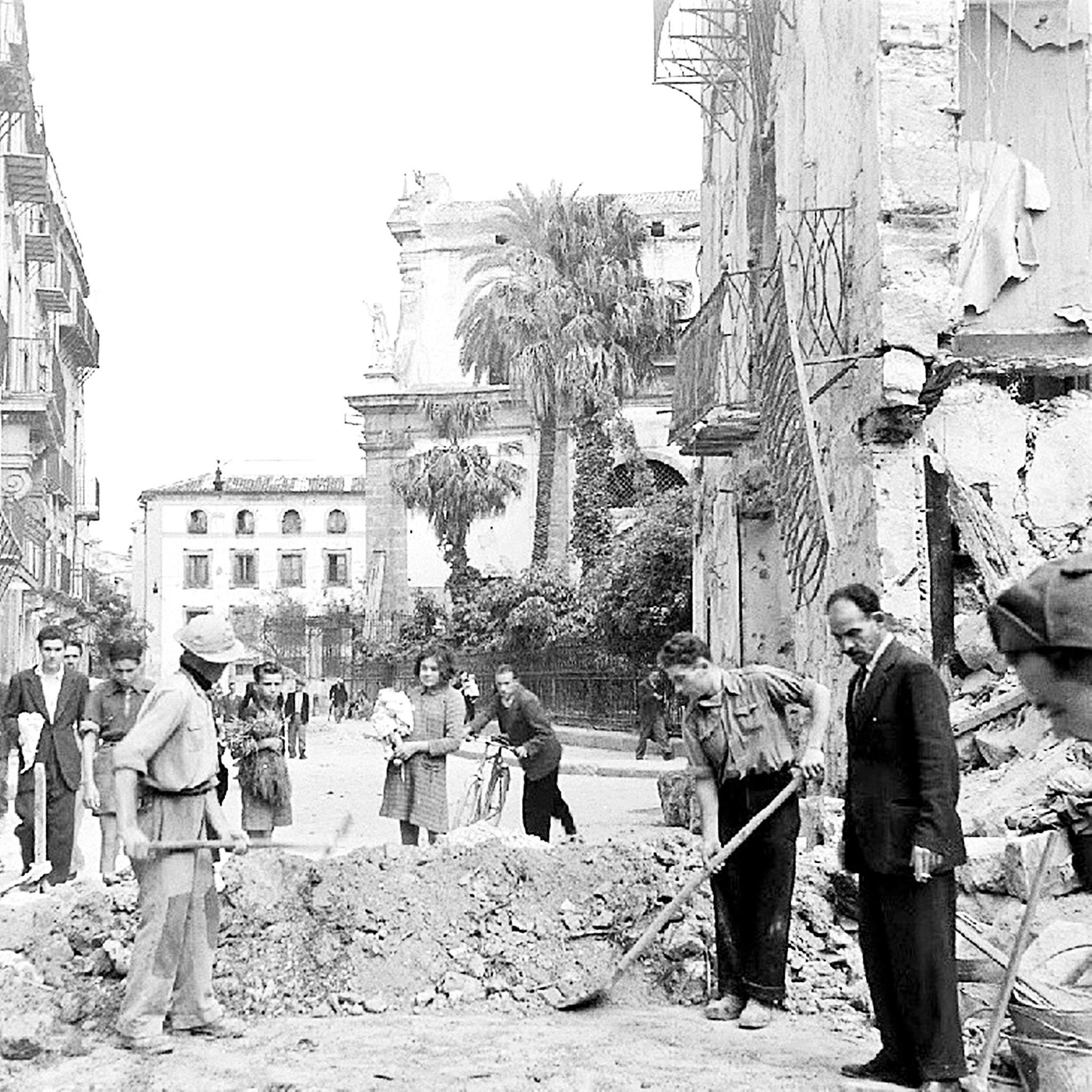 Palermo bombardata, macerie in Via Casa Professa, foto di J. R. Wharton Eyerman