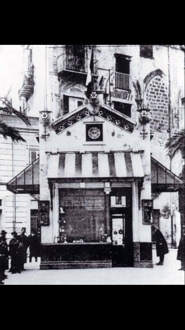 Chiosco in Piazzetta Due Palme in Via Roma, non più esistente